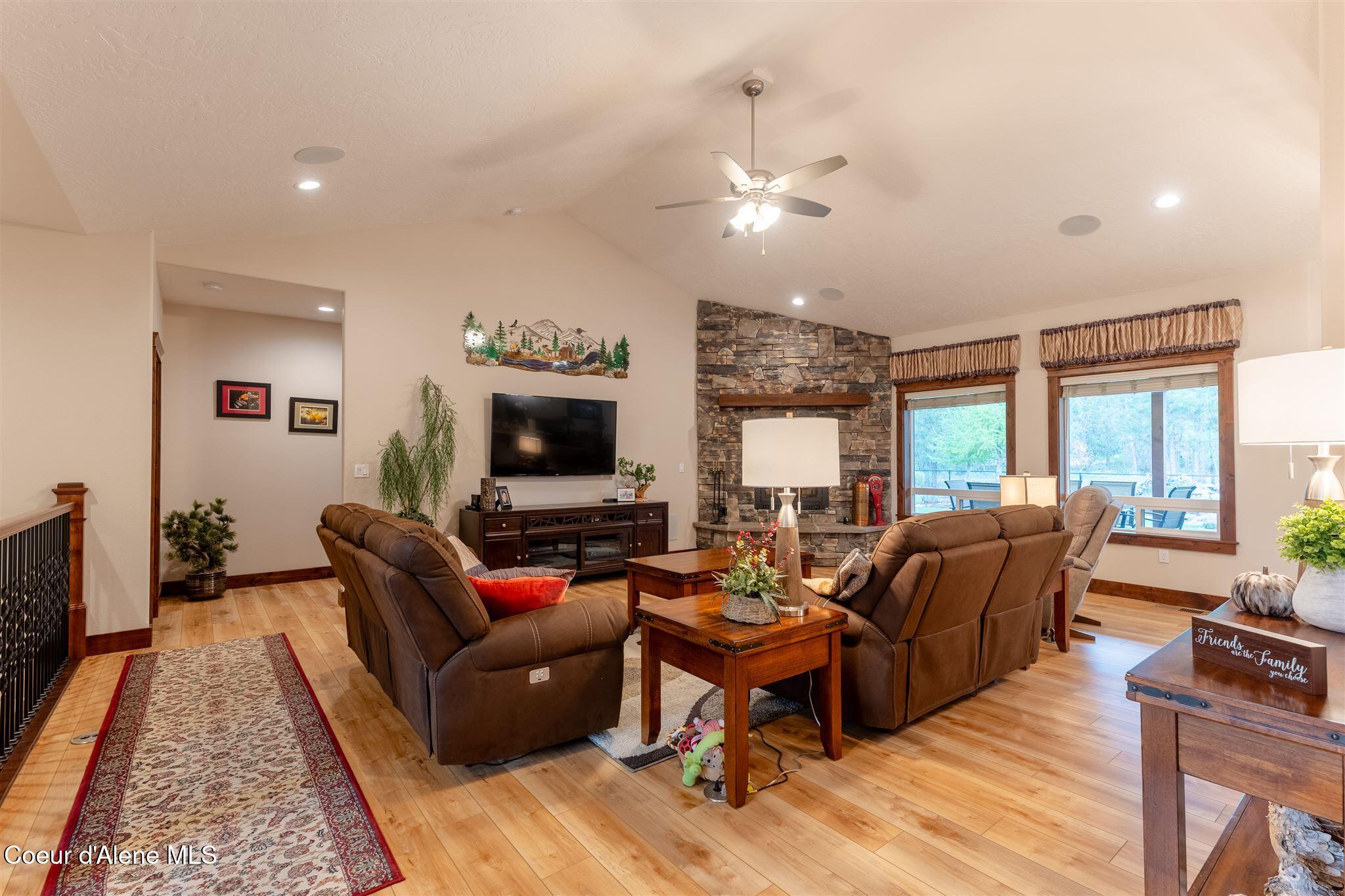 19398 North Ella Road Rathdrum, ID 83858 - Photo 9 of 88 living room3