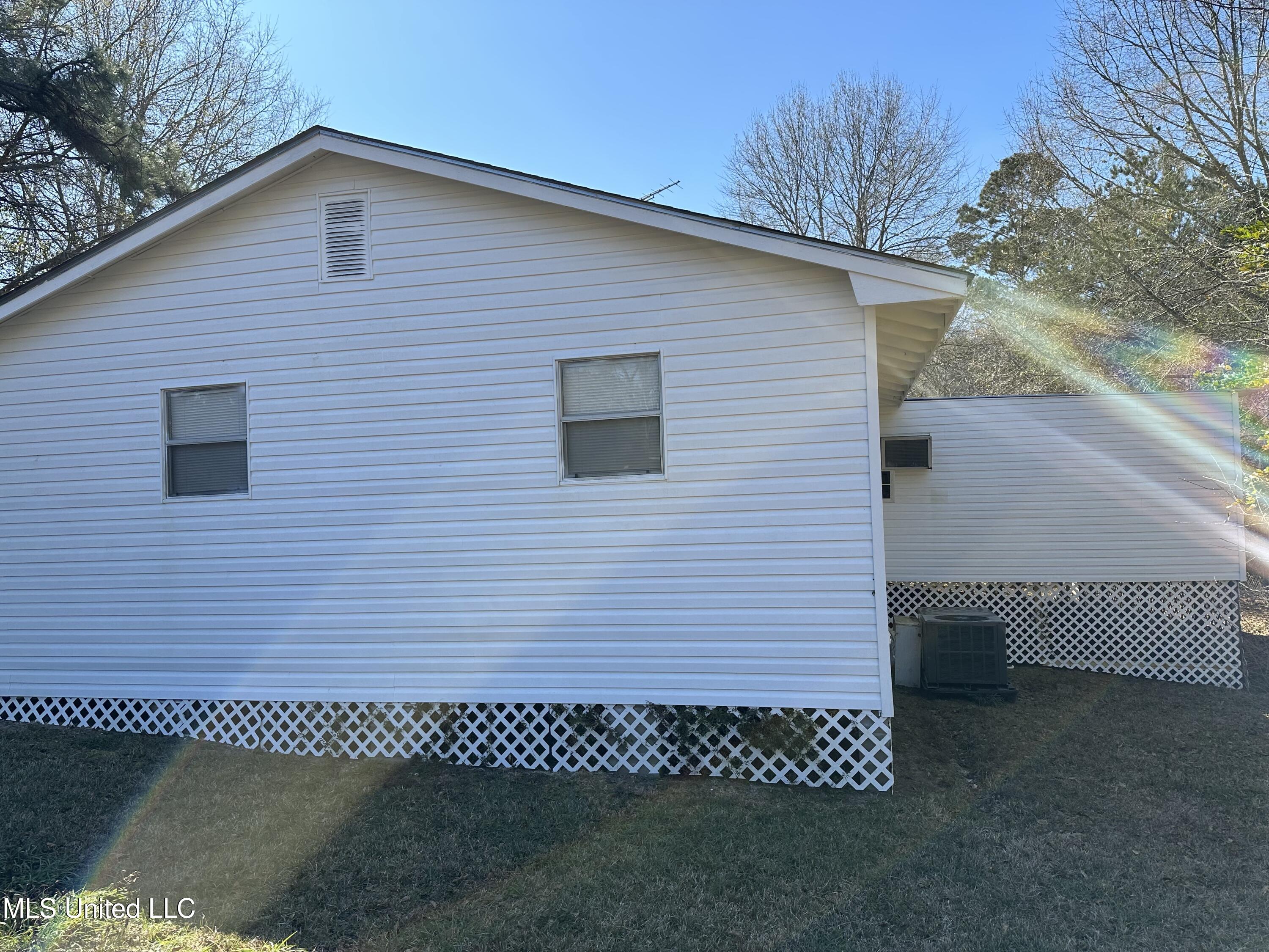 47 Tom Warner Road Tylertown, MS 39667 - Photo 7 of 27 IMG_5444