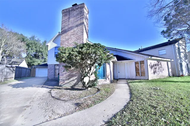 $2,000 | 10723 Shawnbrook Drive, Houston, TX 77071