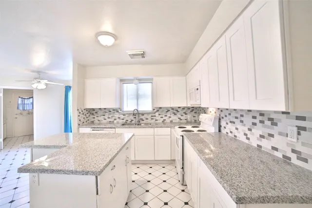 $2,000 | 10723 Shawnbrook Drive, Houston, TX 77071