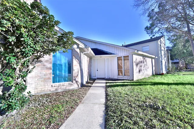 $2,000 | 10723 Shawnbrook Drive, Houston, TX 77071