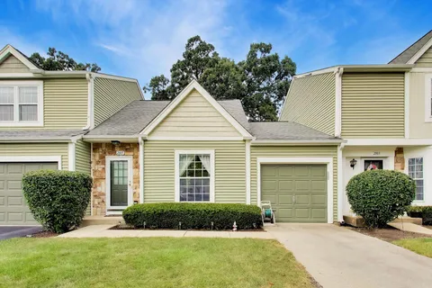 $230,000 | 2005 Teton Parkway, Unit 2005, Algonquin, IL 60102