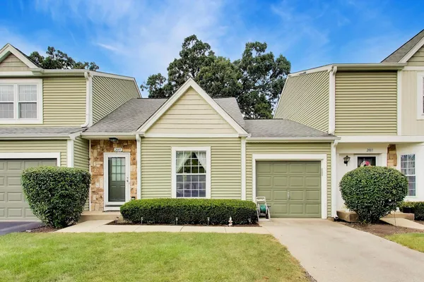 $230,000 | 2005 Teton Parkway, Unit 2005, Algonquin, IL 60102