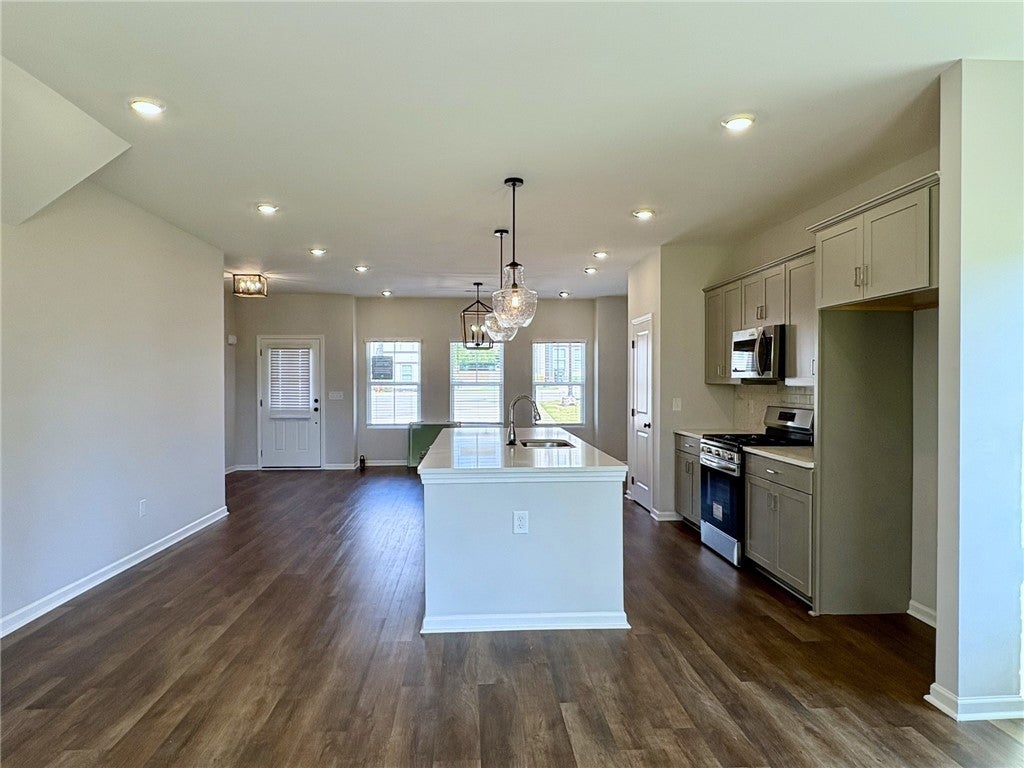 520 Waterpoint Way, Unit 17 Opelika, AL 36801 - Photo 5 of 38 Gallery Image 5