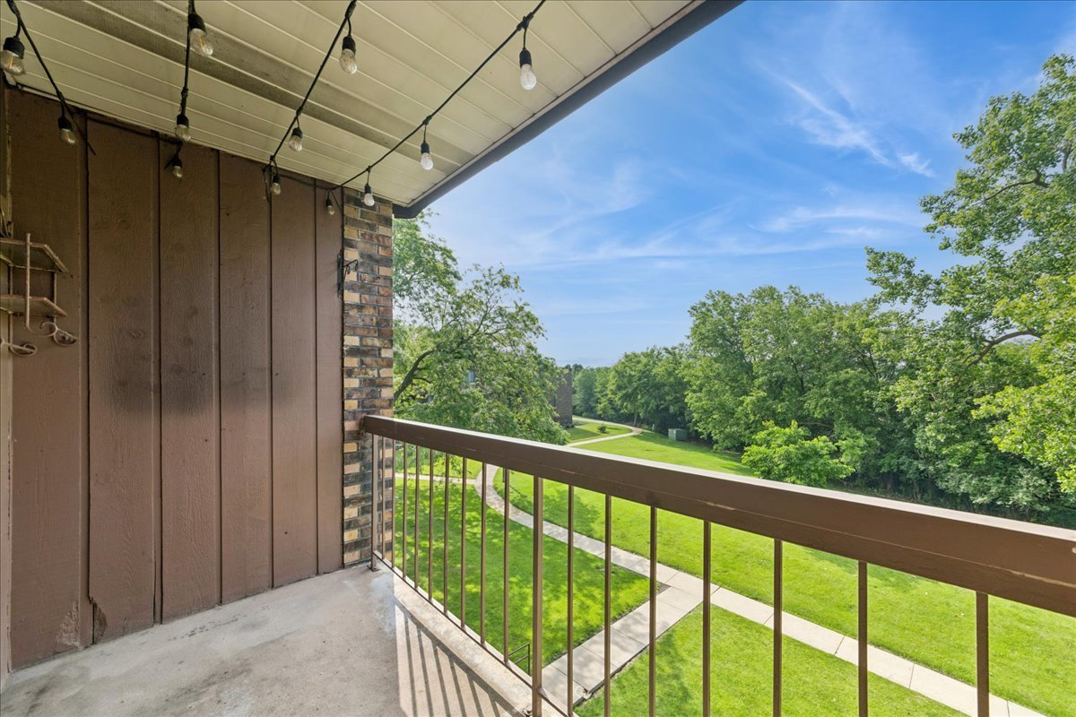 470 Raintree Court, Unit 3A Glen Ellyn, IL 60137 - Photo 9 of 11