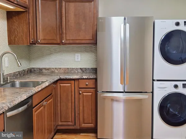 $2,400 | 5903 Mt Eagle Drive, Unit 802, Alexandria, VA 22303