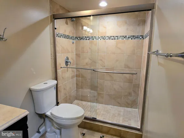 $2,400 | 5903 Mt Eagle Drive, Unit 802, Alexandria, VA 22303