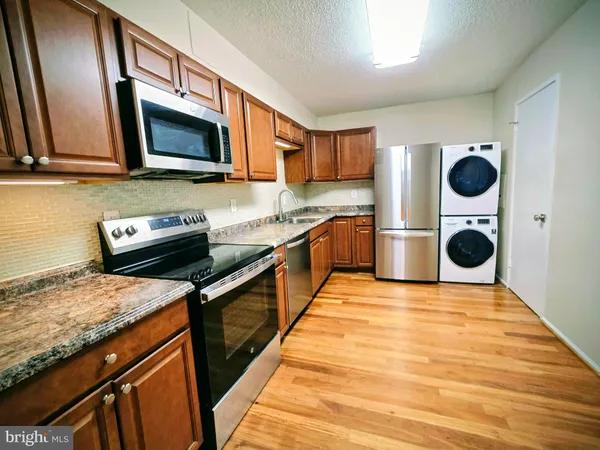 $2,400 | 5903 Mt Eagle Drive, Unit 802, Alexandria, VA 22303