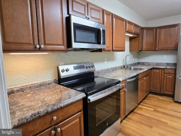 $2,400 | 5903 Mt Eagle Drive, Unit 802, Alexandria, VA 22303