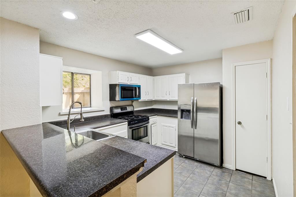 4710 Fallon Place Dallas, TX 75227 - Photo 9 of 20 Gallery Image 9