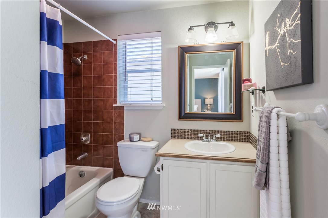 10405 Northeast 200th Street Bothell, WA 98011 - Photo 11 of 17 Gallery Image 11