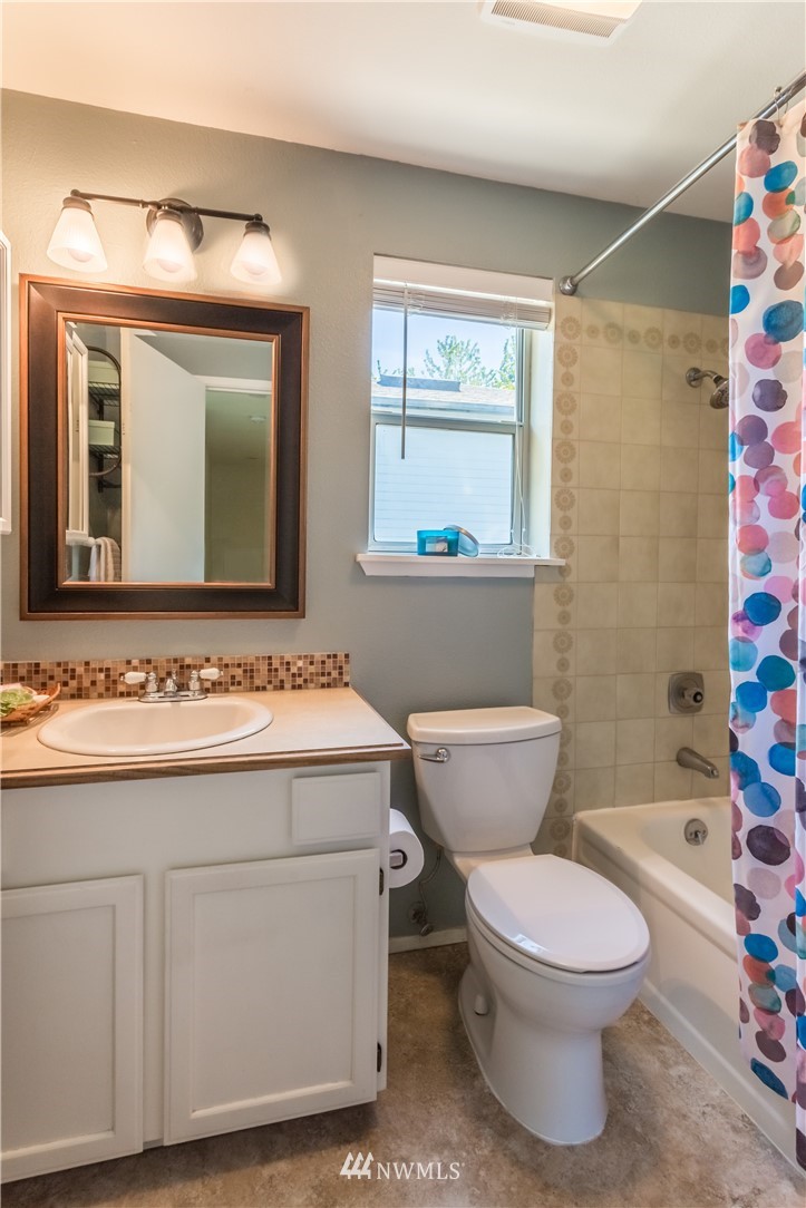 10405 Northeast 200th Street Bothell, WA 98011 - Photo 14 of 17 Gallery Image 14