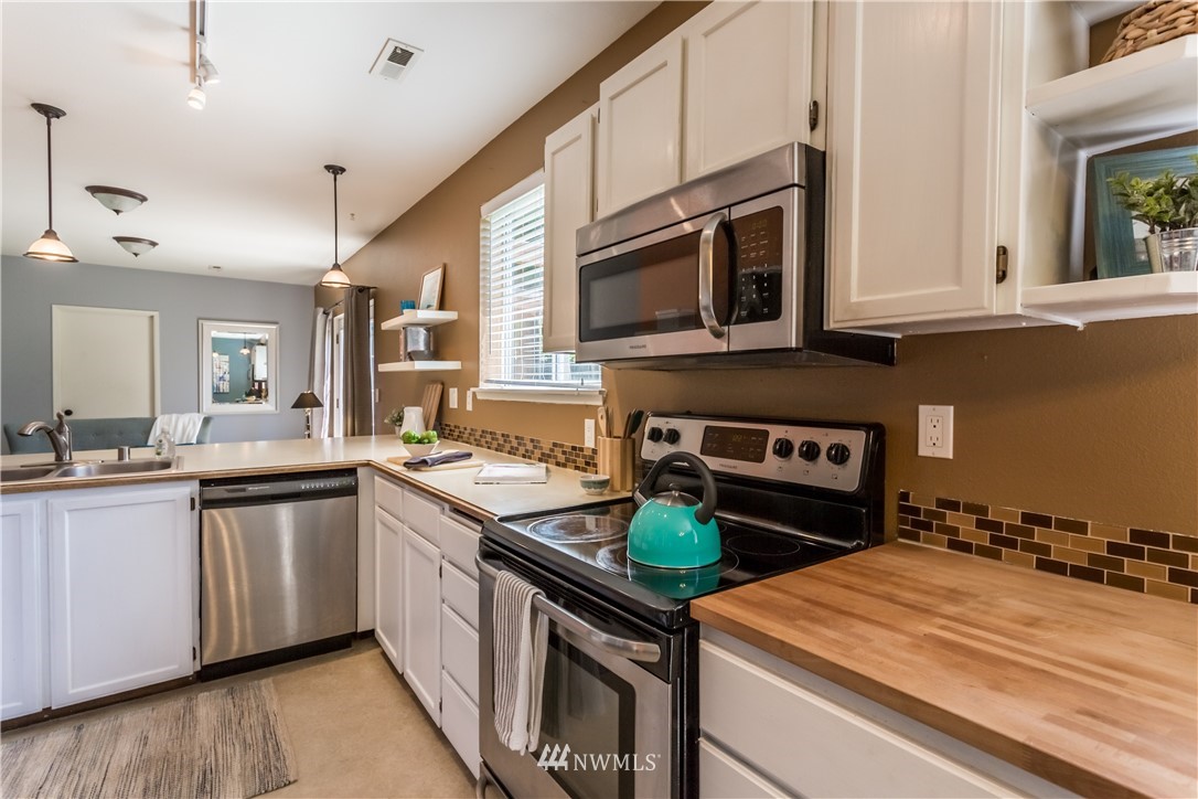10405 Northeast 200th Street Bothell, WA 98011 - Photo 6 of 17 Gallery Image 6