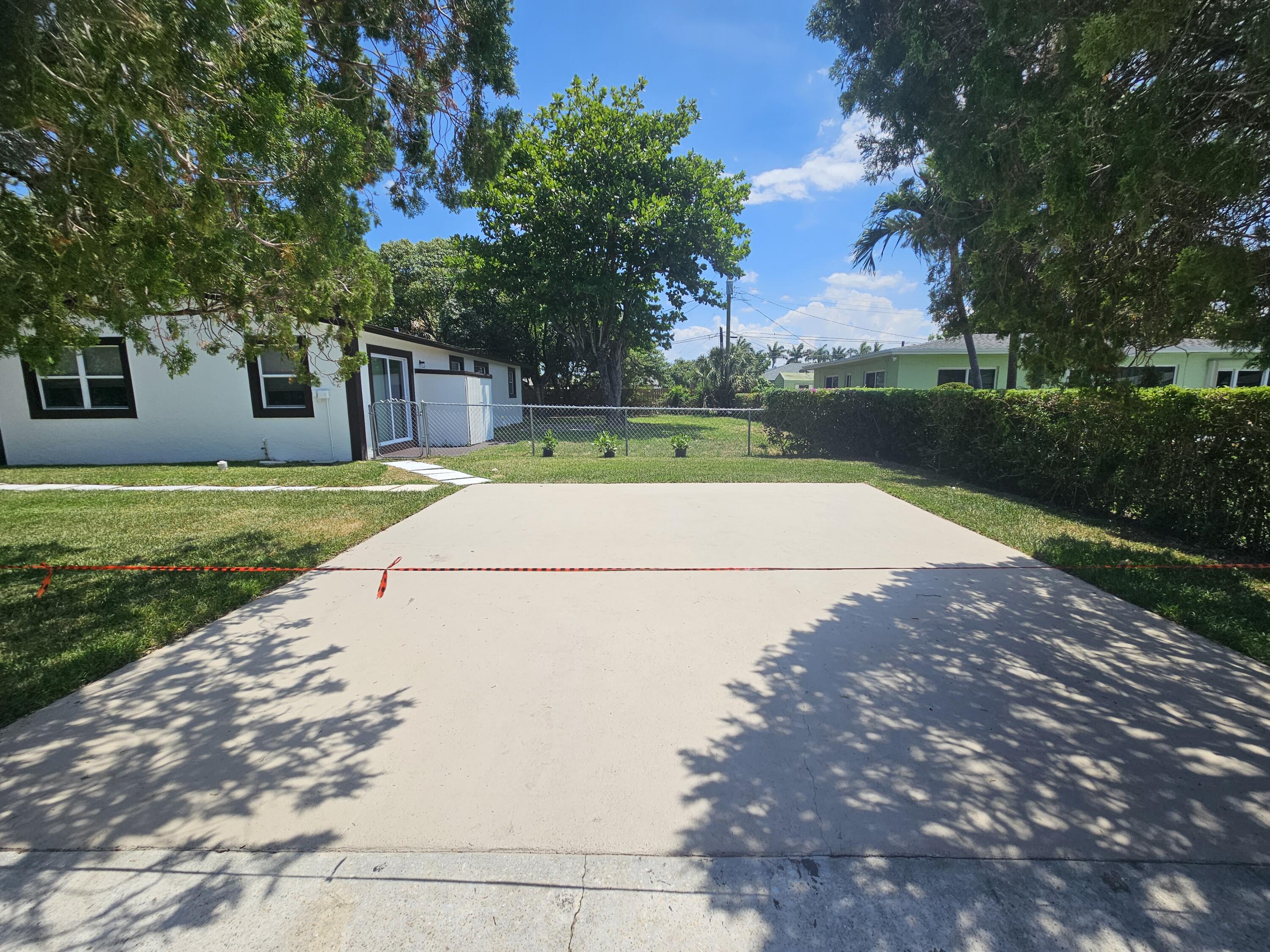 1605 West 10th Street Riviera Beach, FL 33404 - Photo 10 of 52 20260509_140150