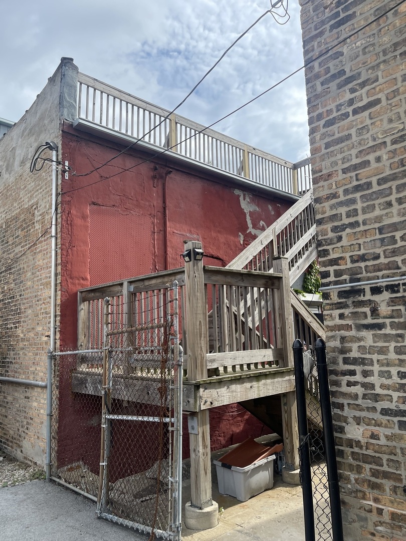 1013 West 63rd Street Chicago, IL 60621 - Photo 7 of 16 a view of entryway with a front door