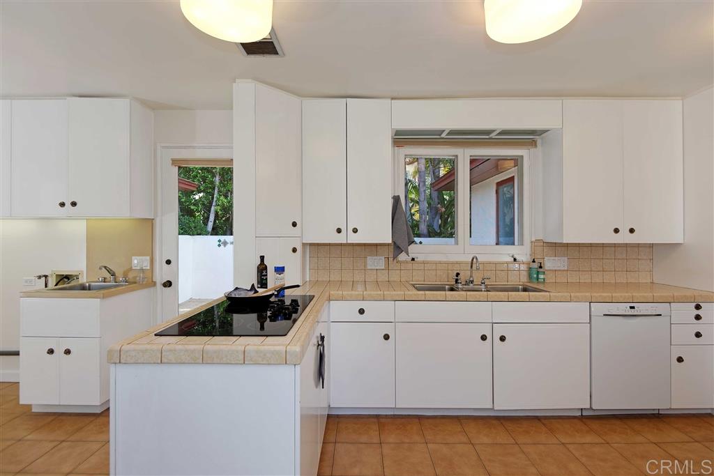 211 Avenida Cortez La Jolla, CA 92037 - Photo 12 of 25