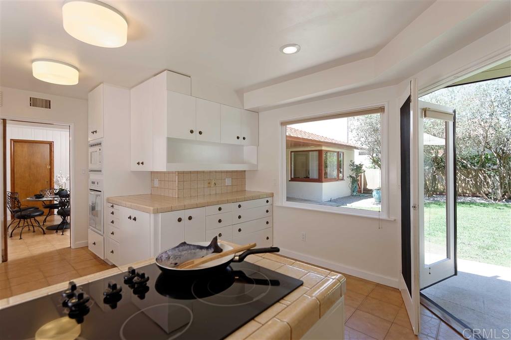 211 Avenida Cortez La Jolla, CA 92037 - Photo 13 of 25