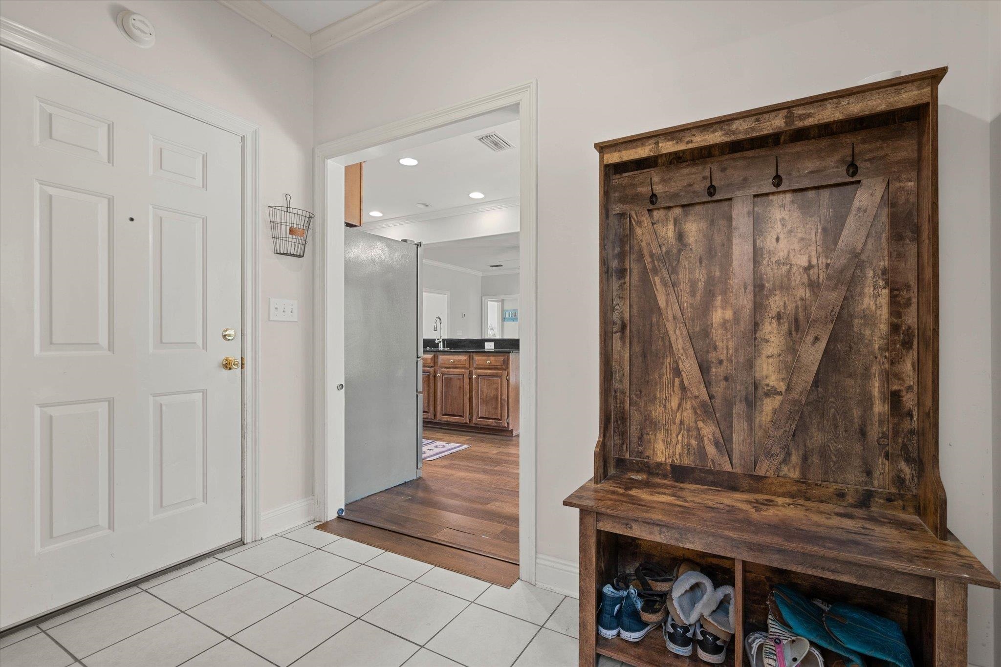 22760 Ridgewood Drive Robertsdale, AL 36567 - Photo 25 of 44 Entrance Foyer
