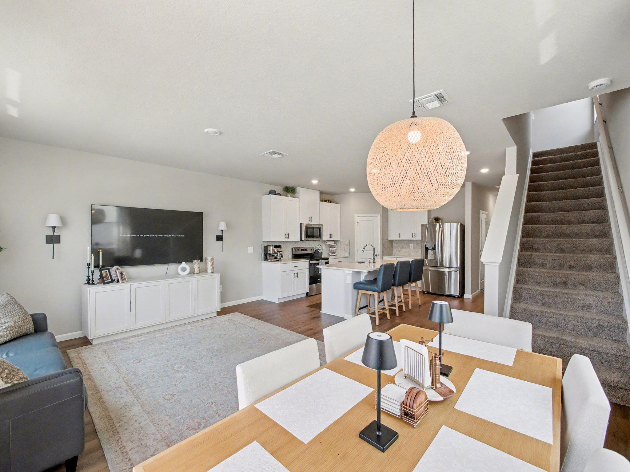 5747 Southeast Edgewater Circle Stuart, FL 34997 - Photo 17 of 44 Dining/Living