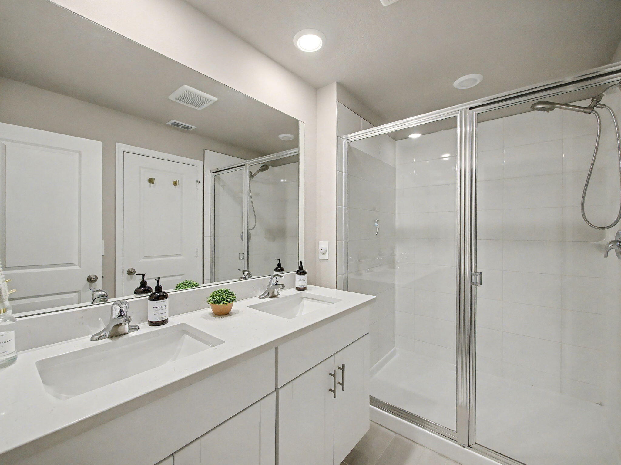 5747 Southeast Edgewater Circle Stuart, FL 34997 - Photo 23 of 44 Primary Bathroom