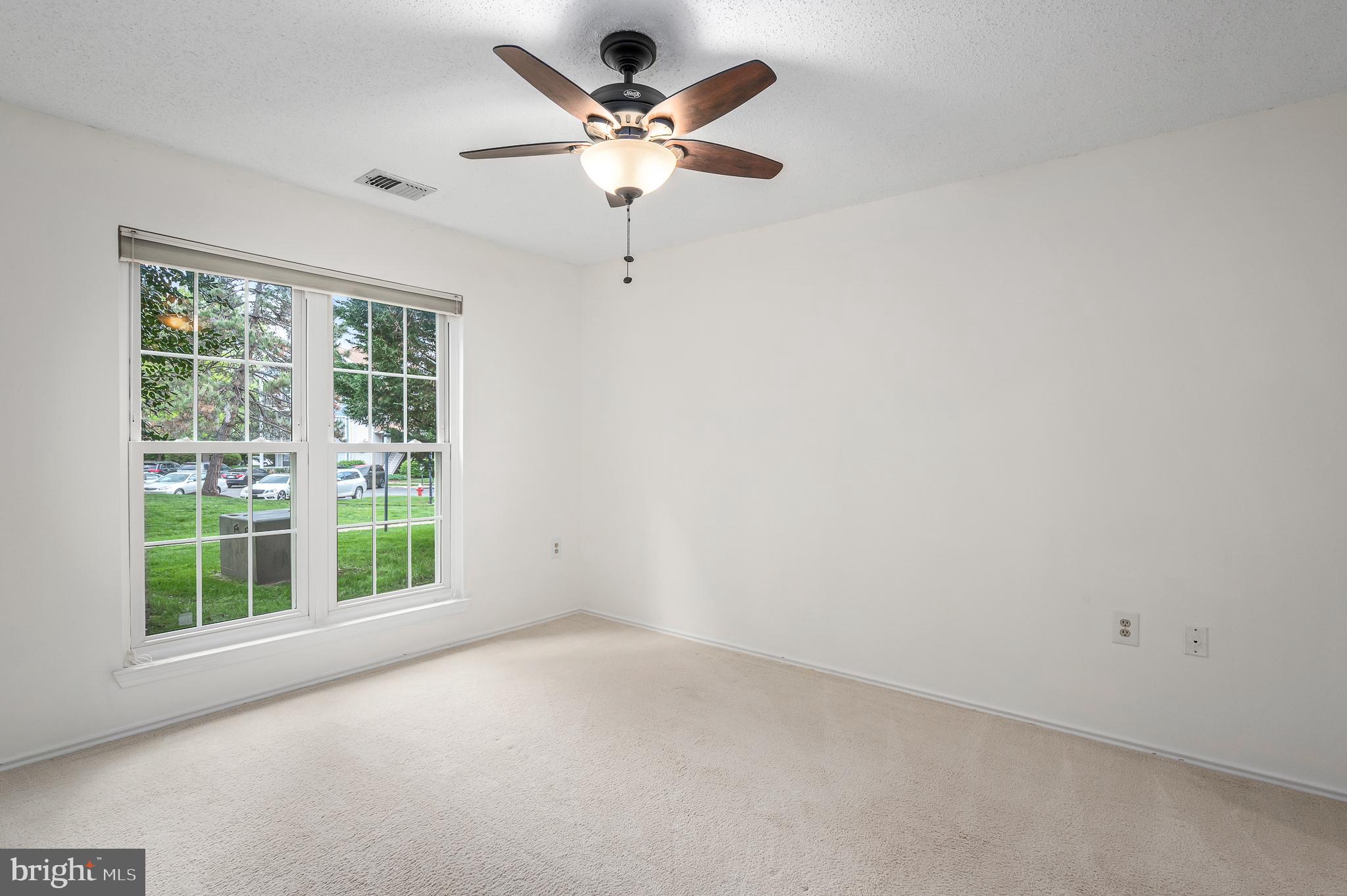 21029 Timber Ridge Terrace, Unit 104 Ashburn, VA 20147 - Photo 18 of 34 Owner's bedroom
