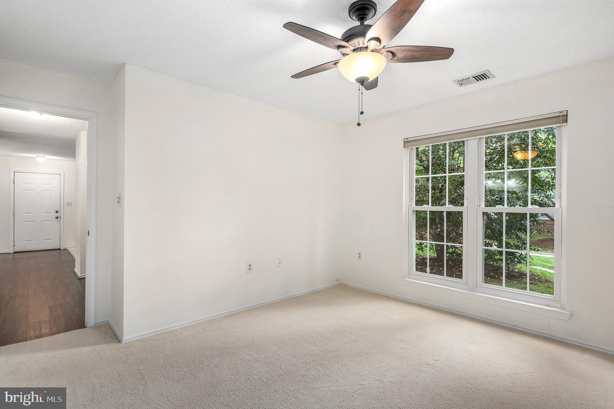21029 Timber Ridge Terrace, Unit 104 Ashburn, VA 20147 - Photo 19 of 34 Owner's bedroom