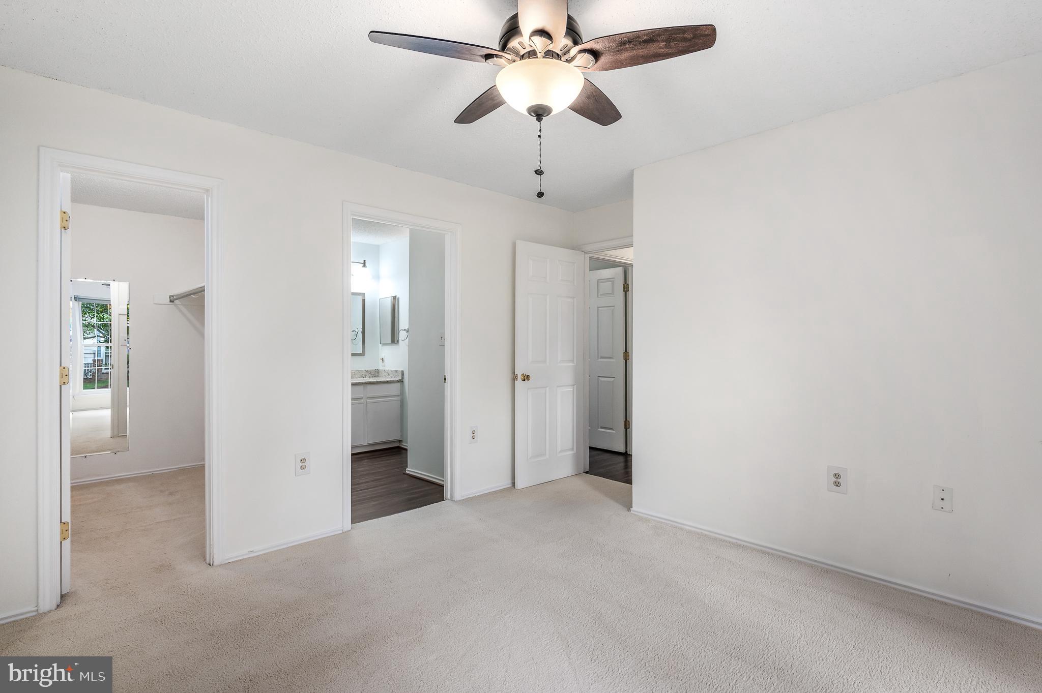 21029 Timber Ridge Terrace, Unit 104 Ashburn, VA 20147 - Photo 20 of 34 Owner's bedroom