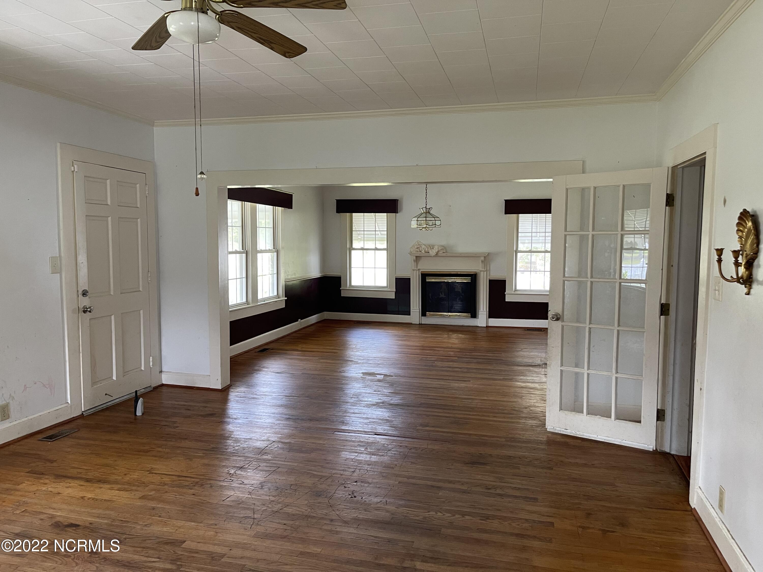 680 Spring Garden Road New Bern, NC 28562 - Photo 3 of 25 3) LR to Dining View