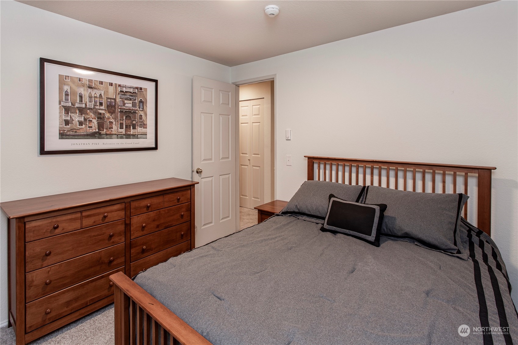8653 Avondale Road Northeast, Unit D207 Redmond, WA 98052 - Photo 15 of 21 a bedroom with a bed and a dresser