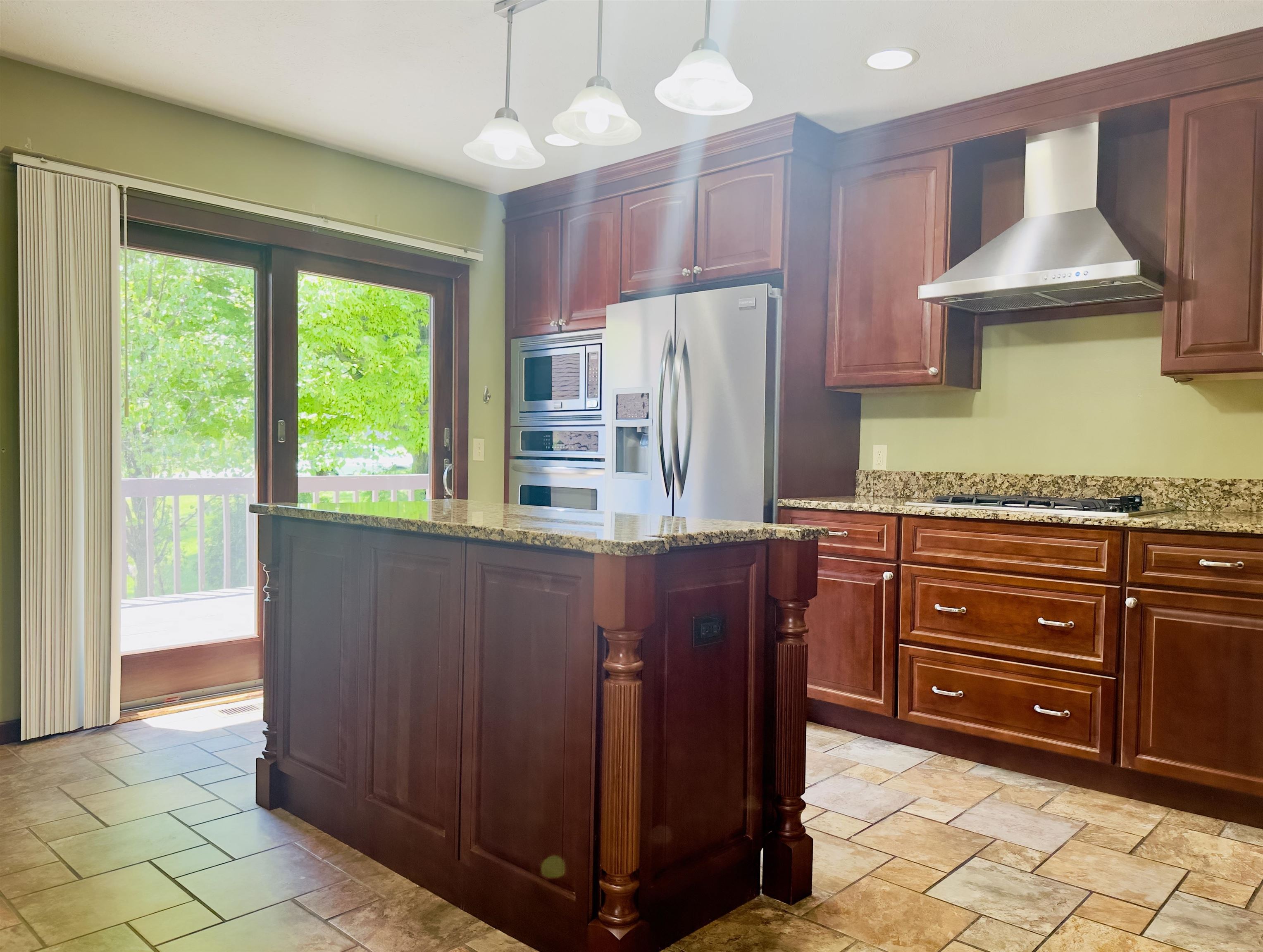4152 Summerhill Road Traverse City, MI 49684 - Photo 11 of 29 1922542-38185fbb-da32-4c0f-b378-136dee7ad6fd.JPG