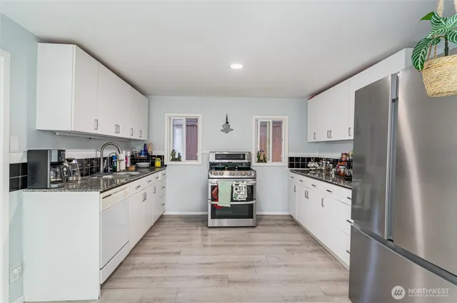 $899,950 | 2726 Pioneer Way East, Tacoma, WA 98404