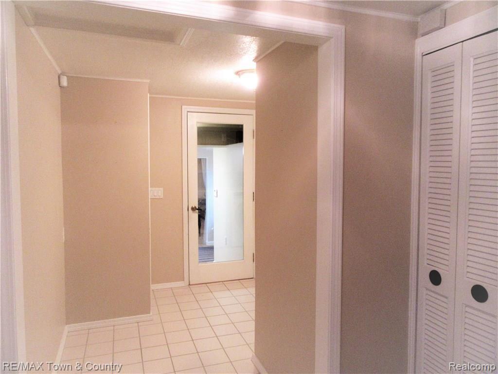 2318 North Linden Road Flint, MI 48504 - Photo 20 of 21 linden lundry room.jpg
