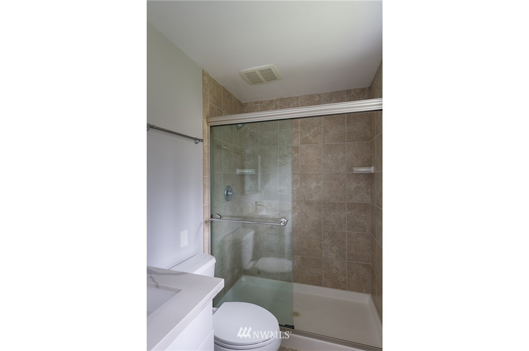208 155th Place Southeast Bothell, WA 98012 - Photo 14 of 31