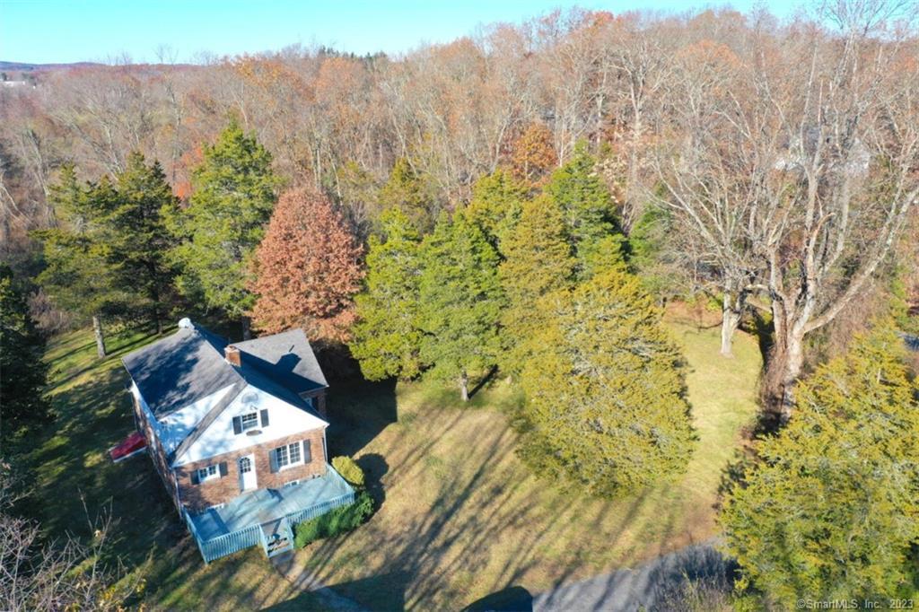 443 Benson Road Middlebury, CT 06762 - Photo 12 of 14