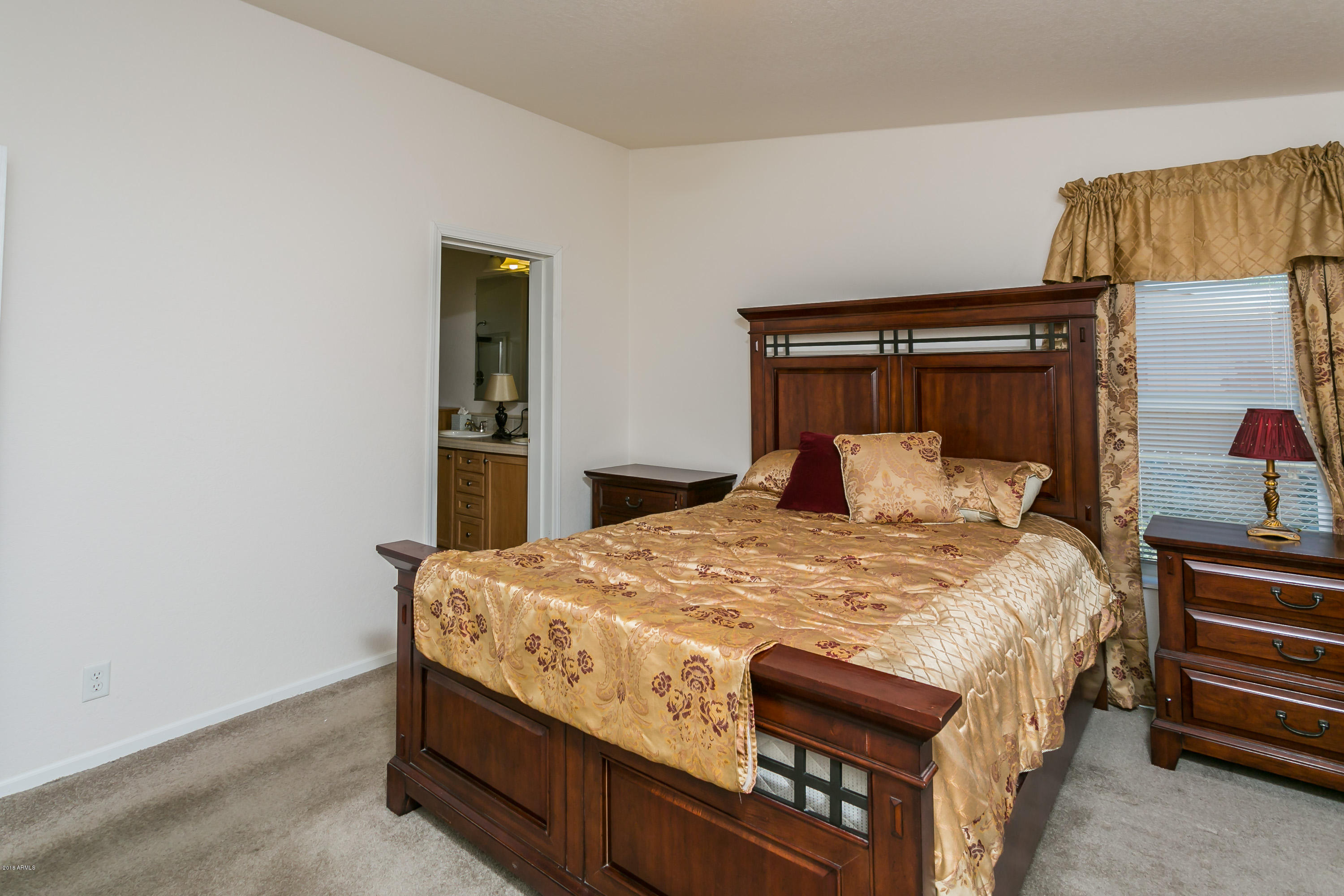 Master bedroom 1b