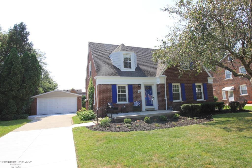 1583 Hawthorne Road Grosse Pointe Woods, MI 48236 - Photo 2 of 30