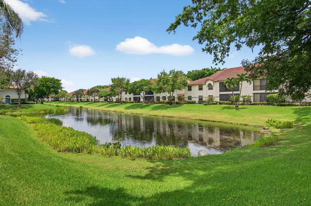 $219,900 | 5265 Brisata Circle, Unit U, Boynton Beach, FL 33437