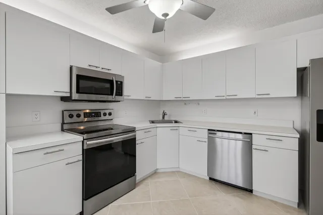 $219,900 | 5265 Brisata Circle, Unit U, Boynton Beach, FL 33437