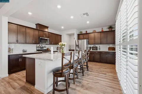 $889,000 | 1655 Apricot Court, Dixon, CA 95620