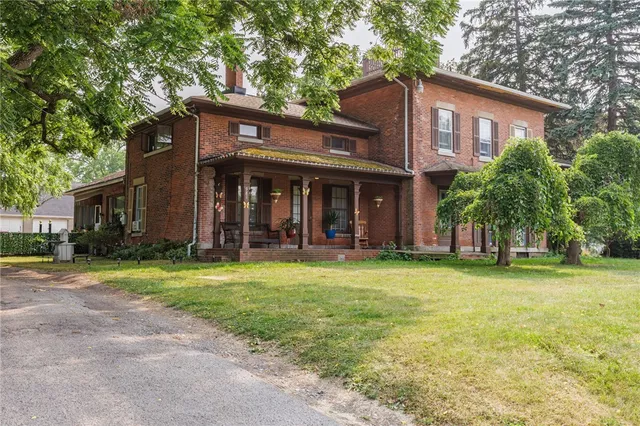 $1,700 | 981 Latta Road, Unit 2, Greece, NY 14612