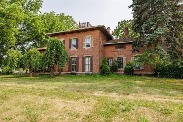 $1,700 | 981 Latta Road, Unit 2, Greece, NY 14612