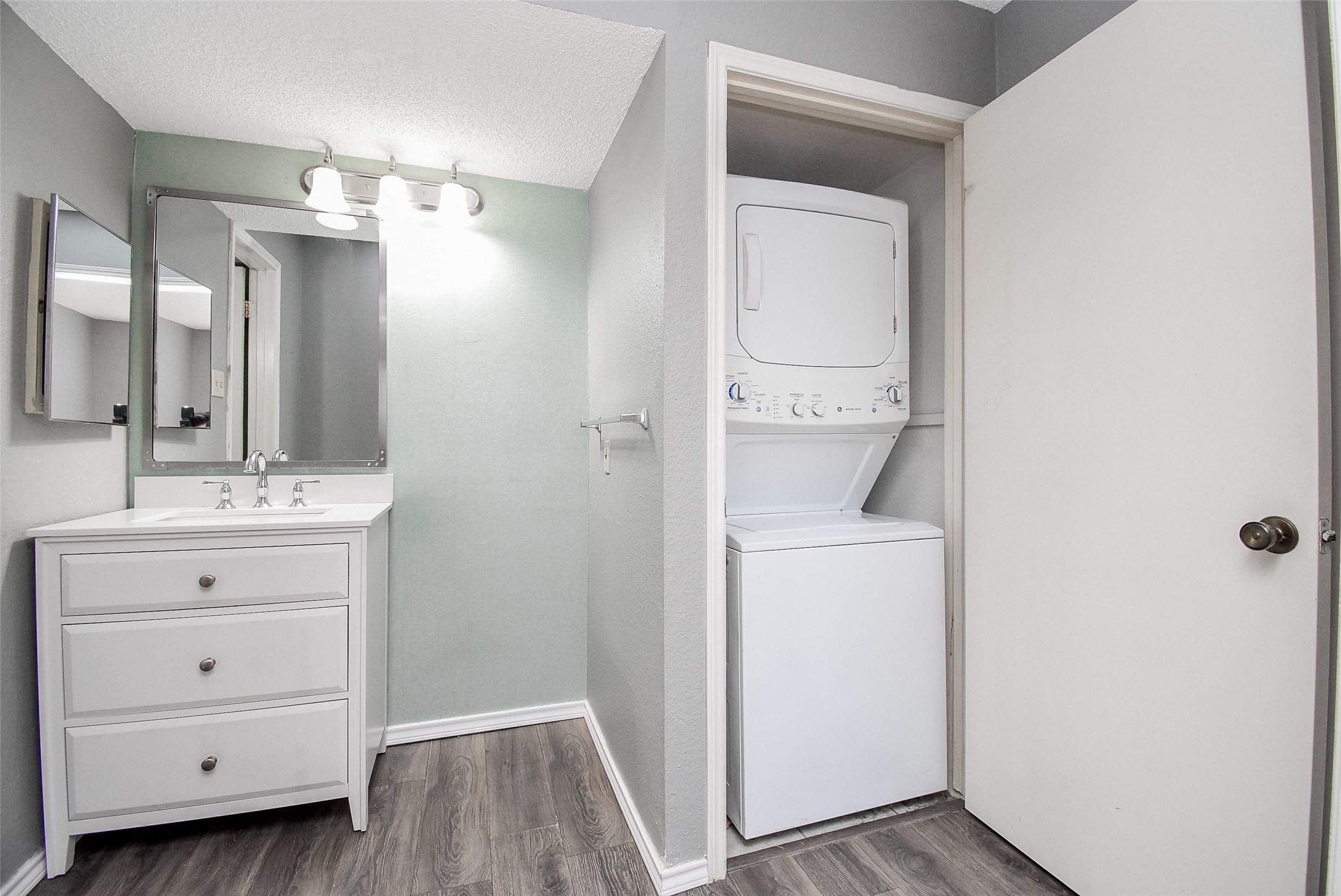 1515 Sandy Springs Road, Unit 1006 Houston, TX 77042 - Photo 16 of 35 a bathroom with a sink a toilet and a mirror