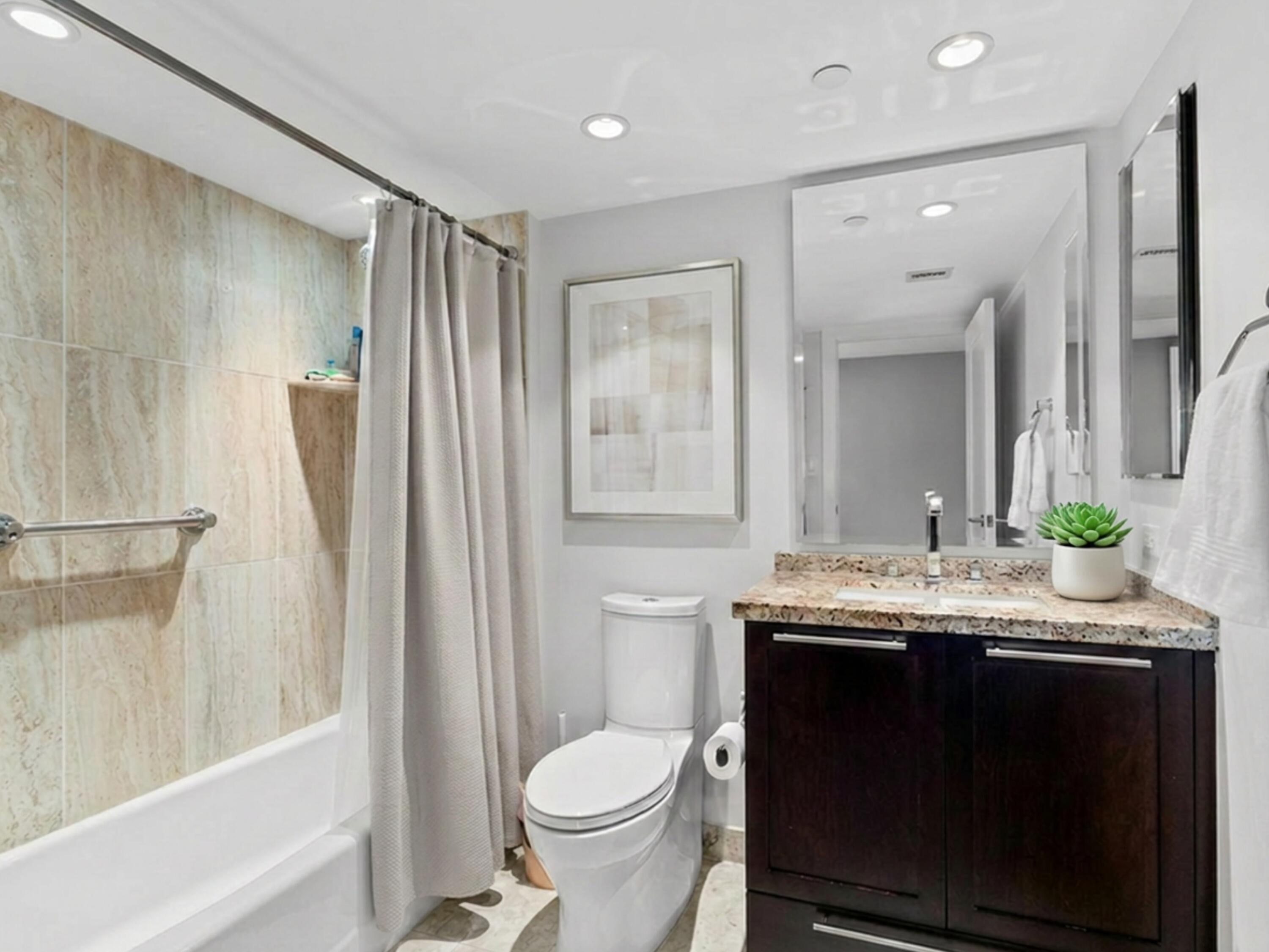 7768 Lakeside Boulevard, Unit 554 Boca Raton, FL 33434 - Photo 20 of 59 Bathroom 2