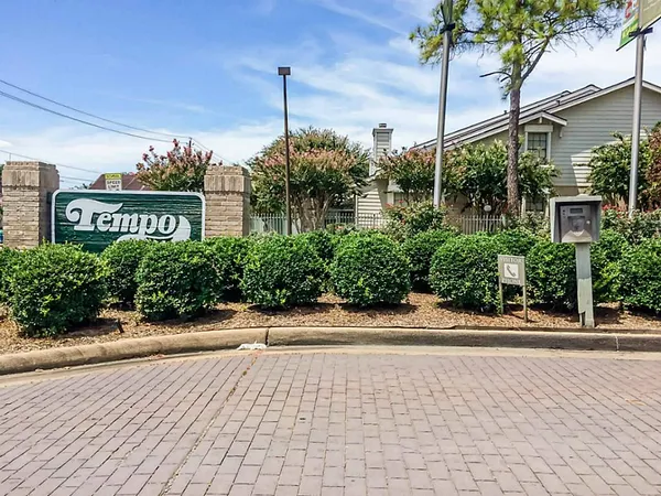 $127,500 | 11963 Bob White Drive, Unit 854, Houston, TX 77035