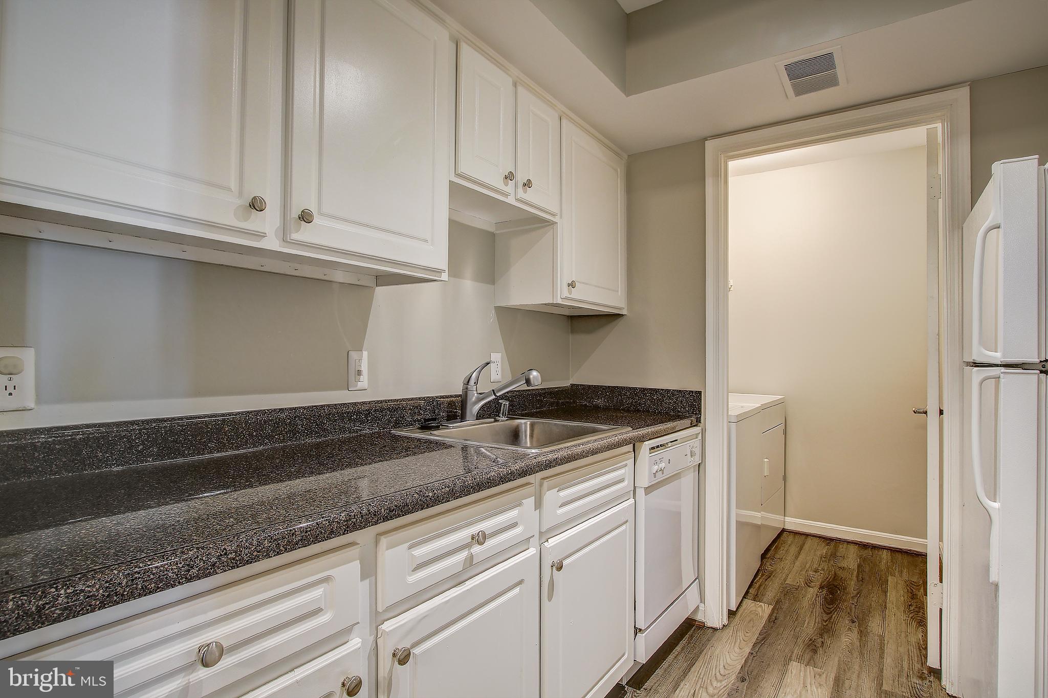 18324 Streamside Drive, Unit 302 Gaithersburg, MD 20879 - Photo 20 of 31 Lovely White Kitchen
