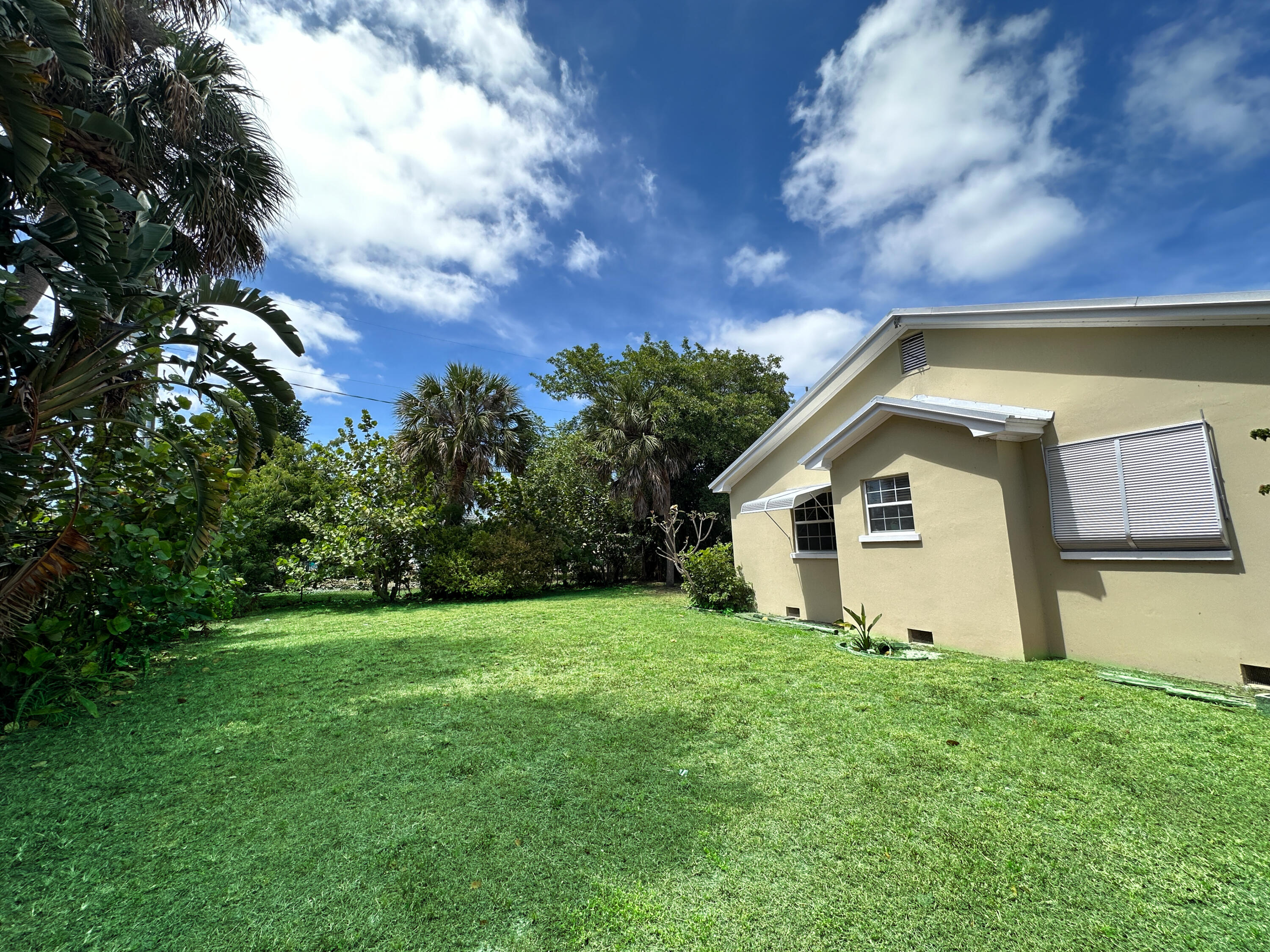 1017 Colonial Road Fort Pierce, FL 34950 - Photo 6 of 26 IMG_0501