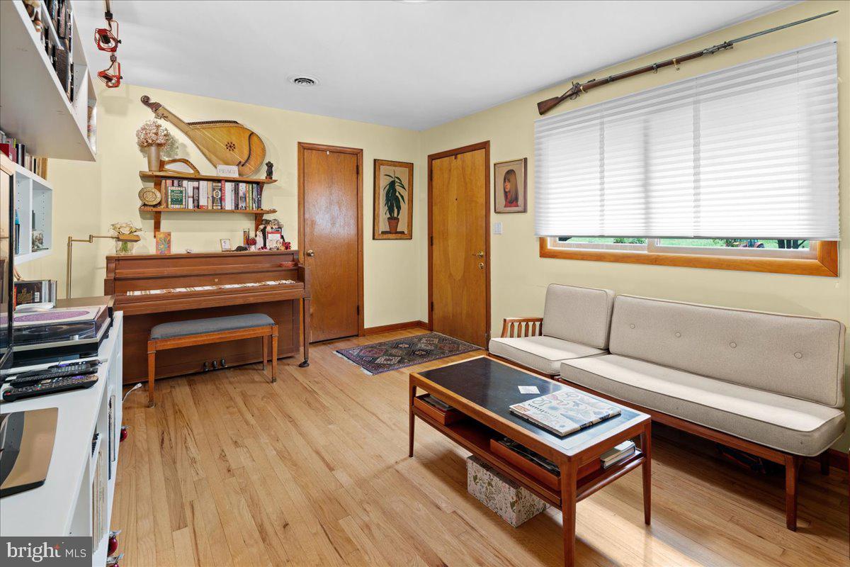 260 Friendship Road Monmouth Junction, NJ 08852 - Photo 3 of 45 Gallery Image 3
