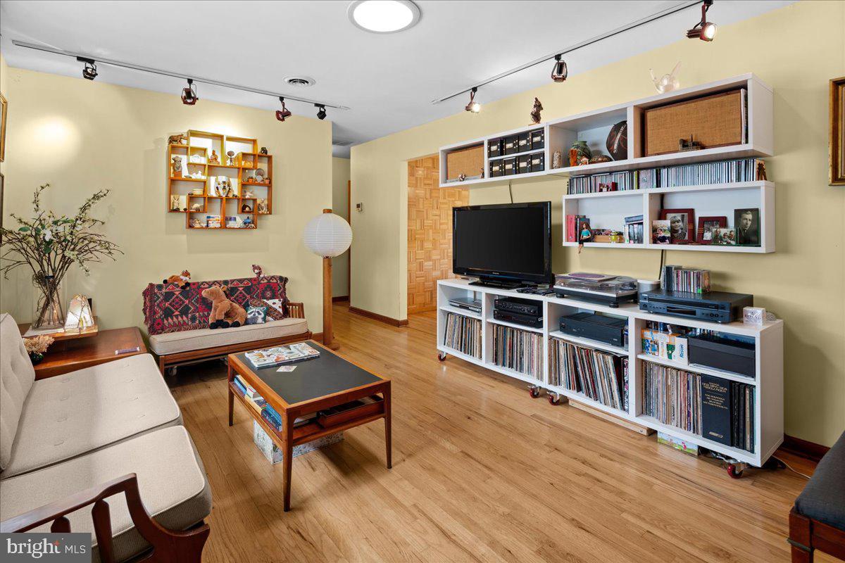 260 Friendship Road Monmouth Junction, NJ 08852 - Photo 5 of 45 Gallery Image 5