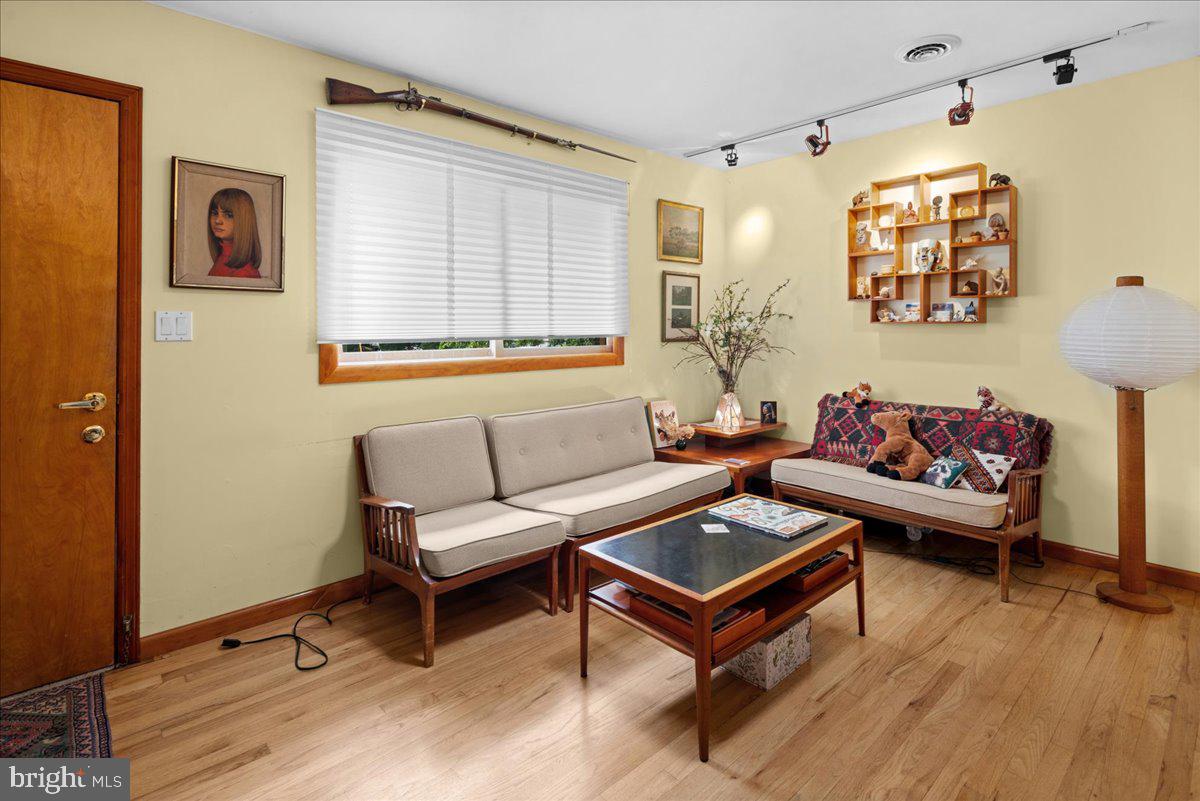 260 Friendship Road Monmouth Junction, NJ 08852 - Photo 6 of 45 Gallery Image 6