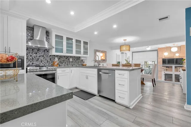 $1,288,888 | 4758 La Villa Marina, Unit J, Marina del Rey, CA 90292